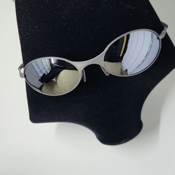 OAKLEY E Wire Sunglasses With Bag - Picture 2 of 12